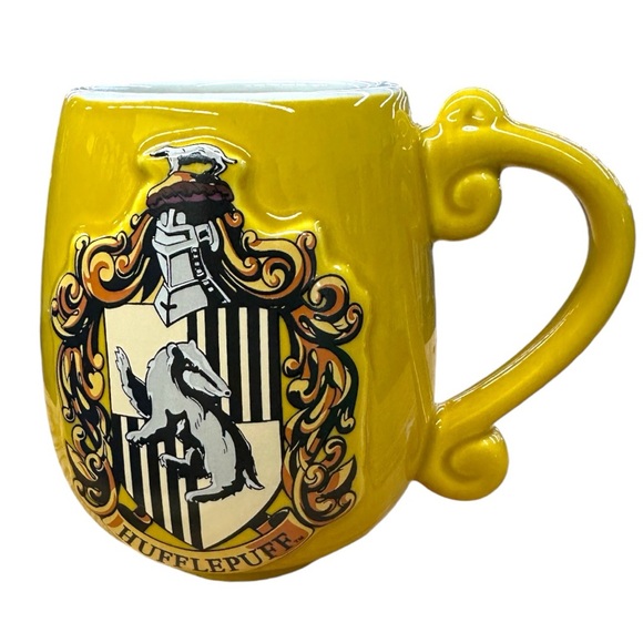 Warner Bros Studio Tour Harry Potter Hufflepuff Crest Yellow Mug - Picture 4 of 11